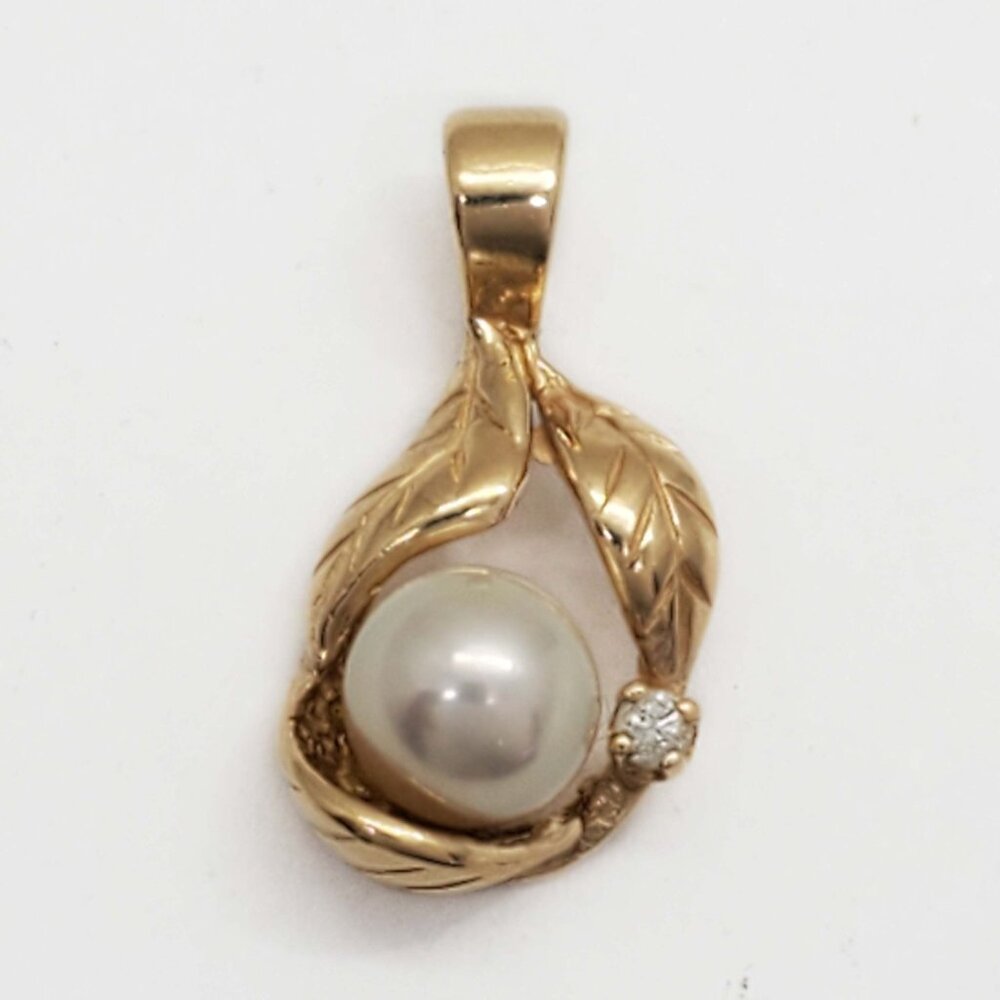 Sultan Na Hoku 6mm Akoya Pearl Leaves Motif Charm Pendant 14k Gold